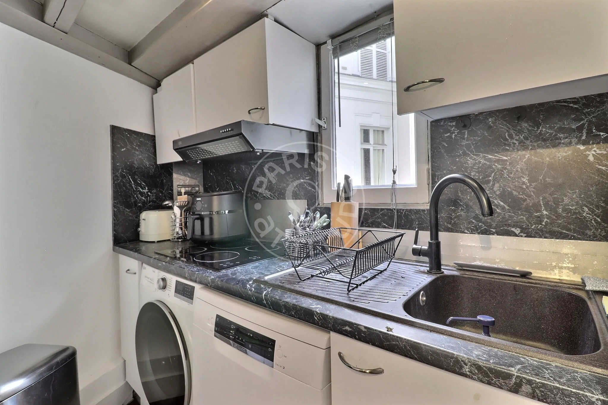 Flat Avenue de Friedland in Paris