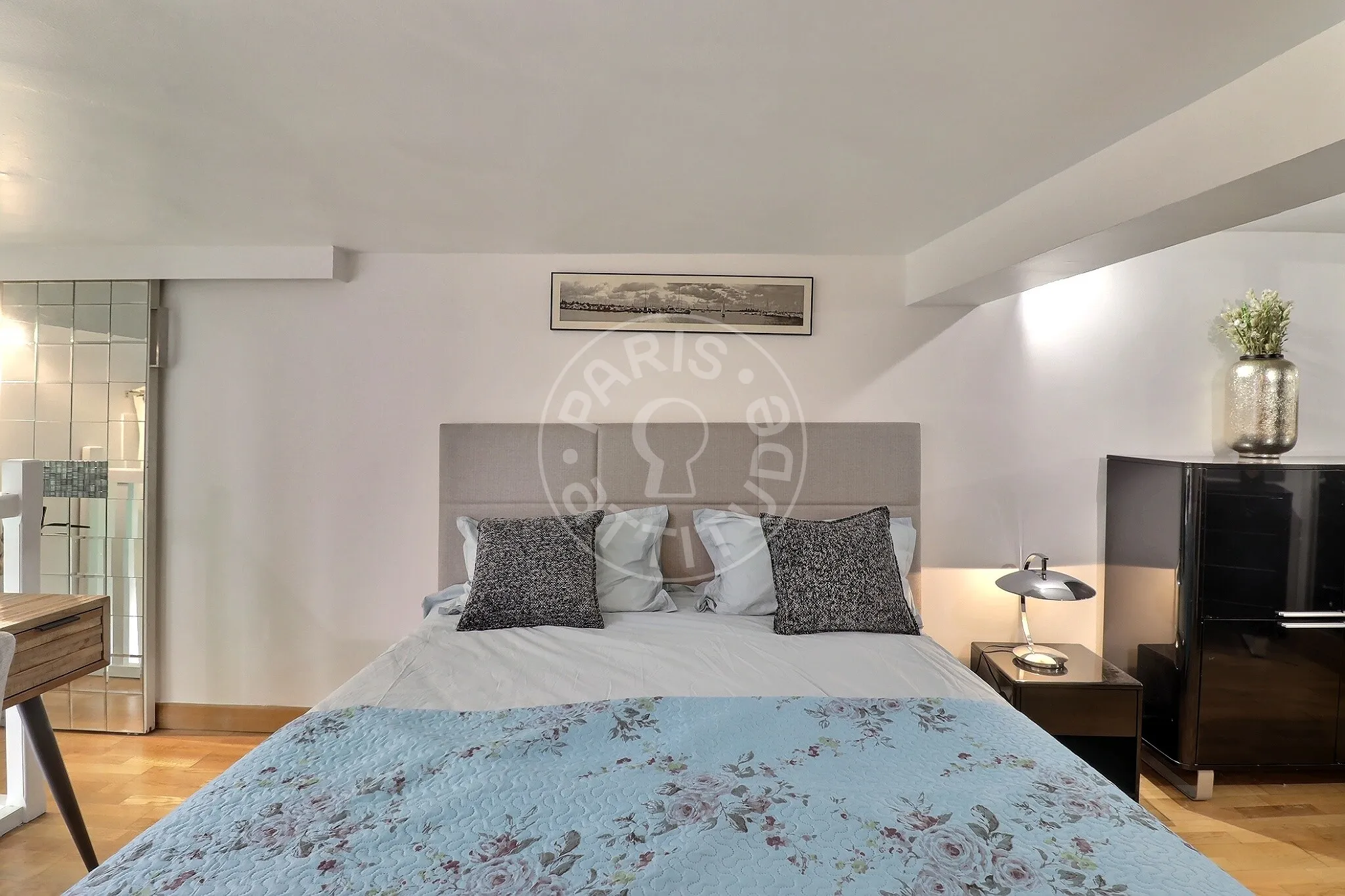 Flat Avenue de Friedland in Paris