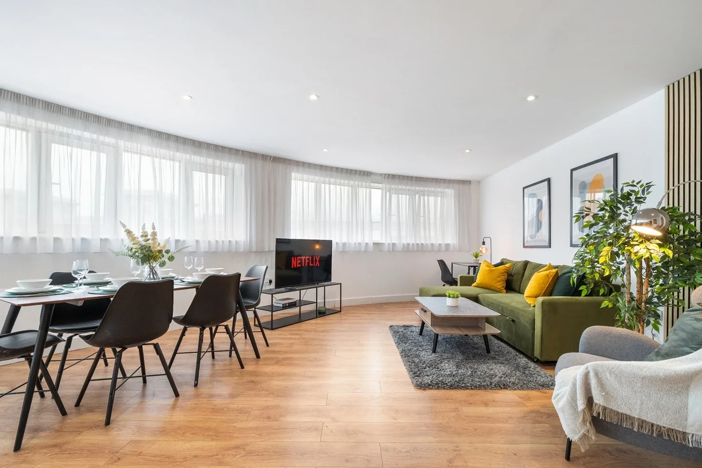 Flat Greenhill Way in Greater London