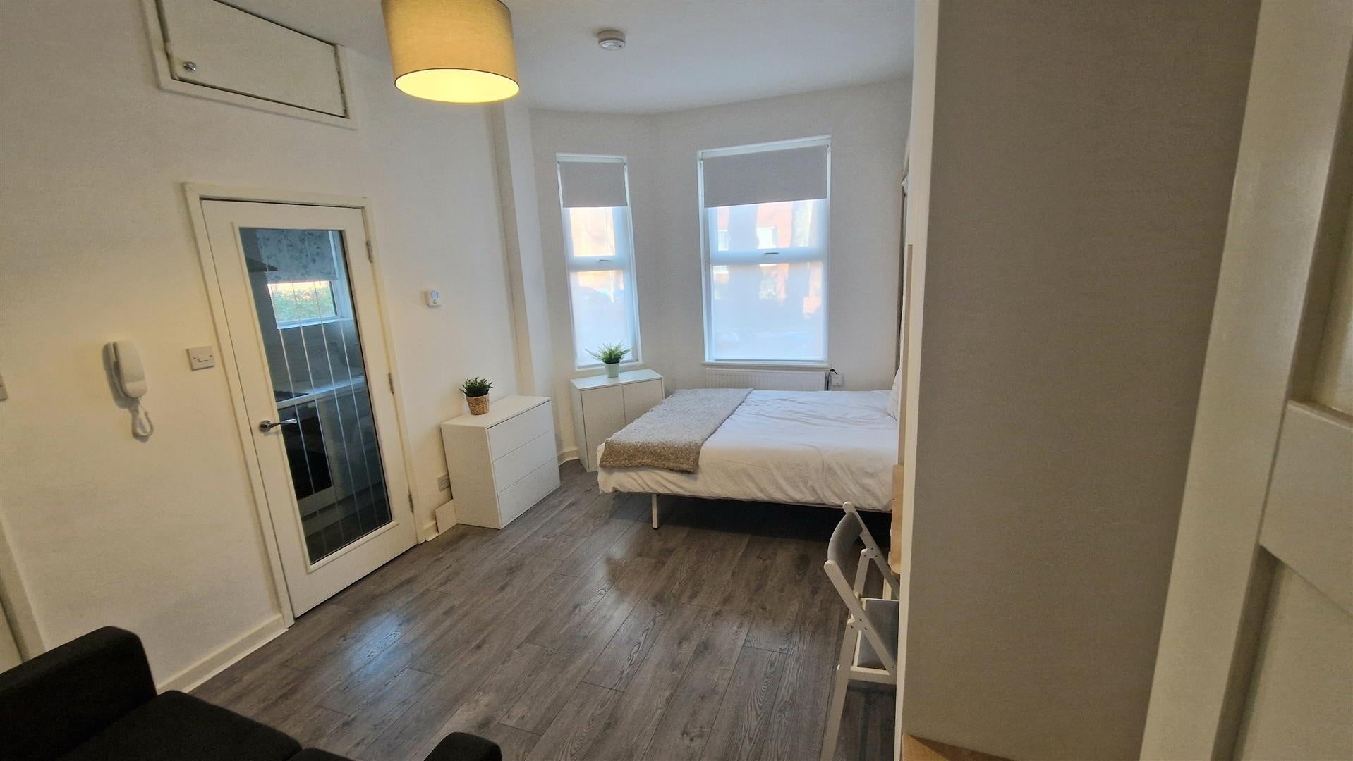 Flat Chatham Grove in Manchester