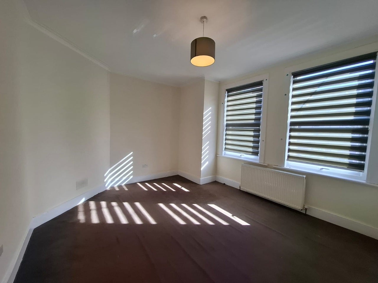 Flat Salterford Road in Greater London