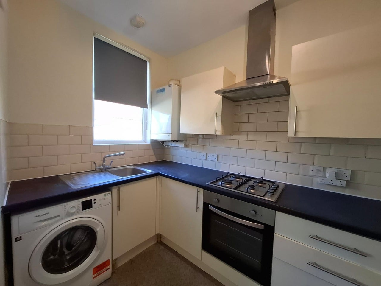 Flat Salterford Road in Greater London