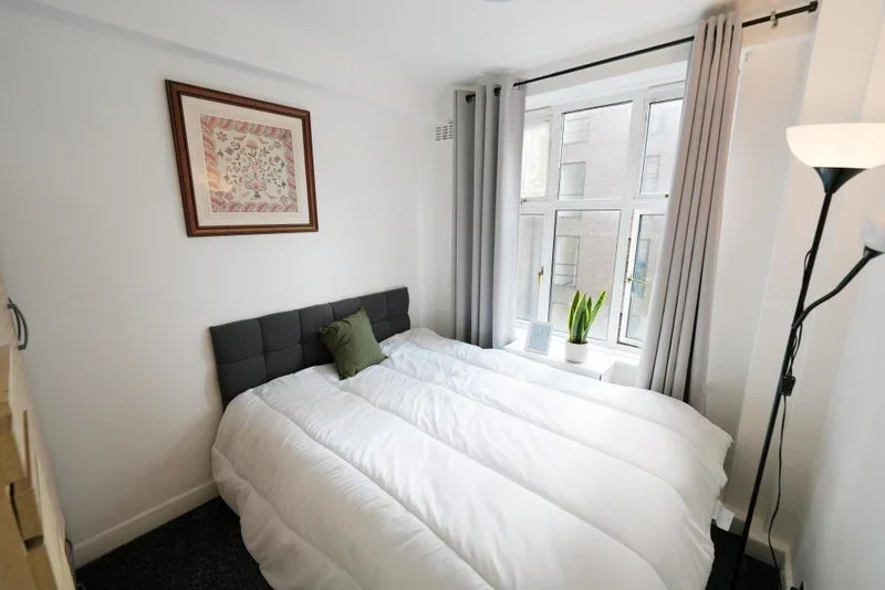 Room Park West Place in City of Westminster