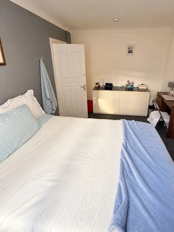 Room Park West Place in City of Westminster