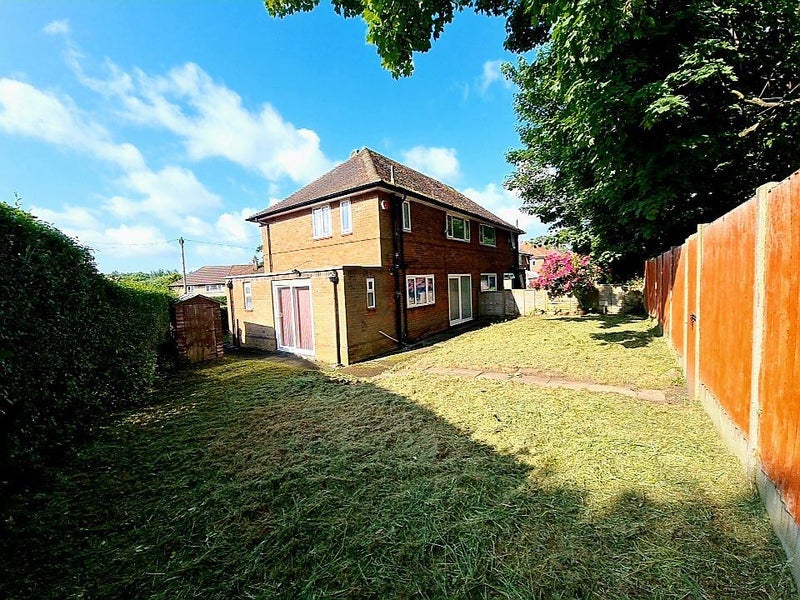House Sandringham Drive in Leeds