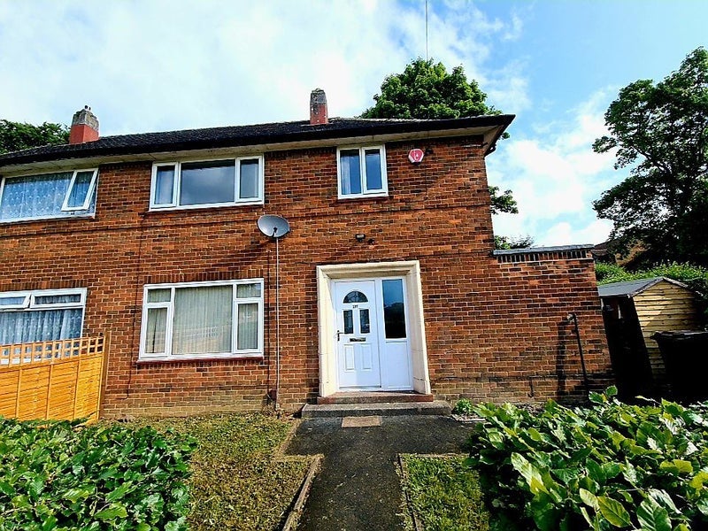 House Sandringham Drive in Leeds