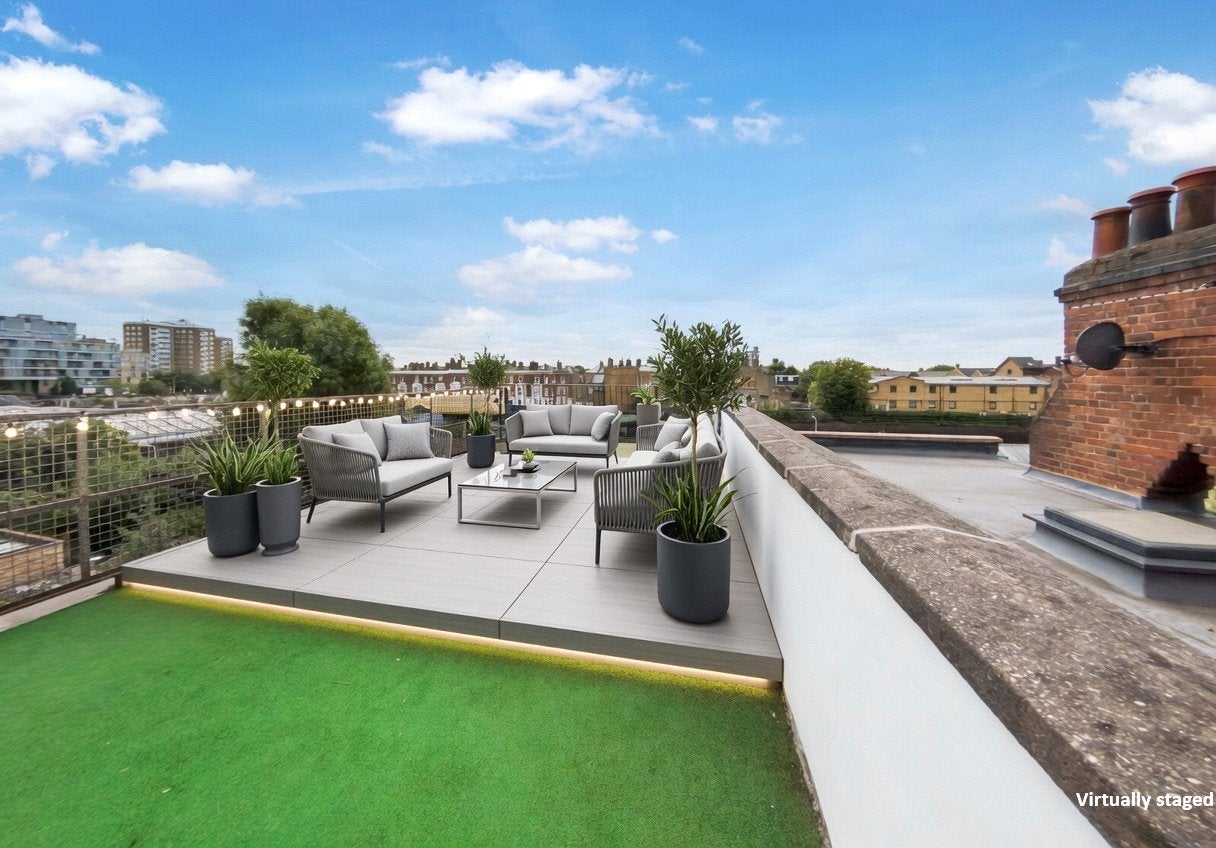 Flat Harvist Road in Greater London