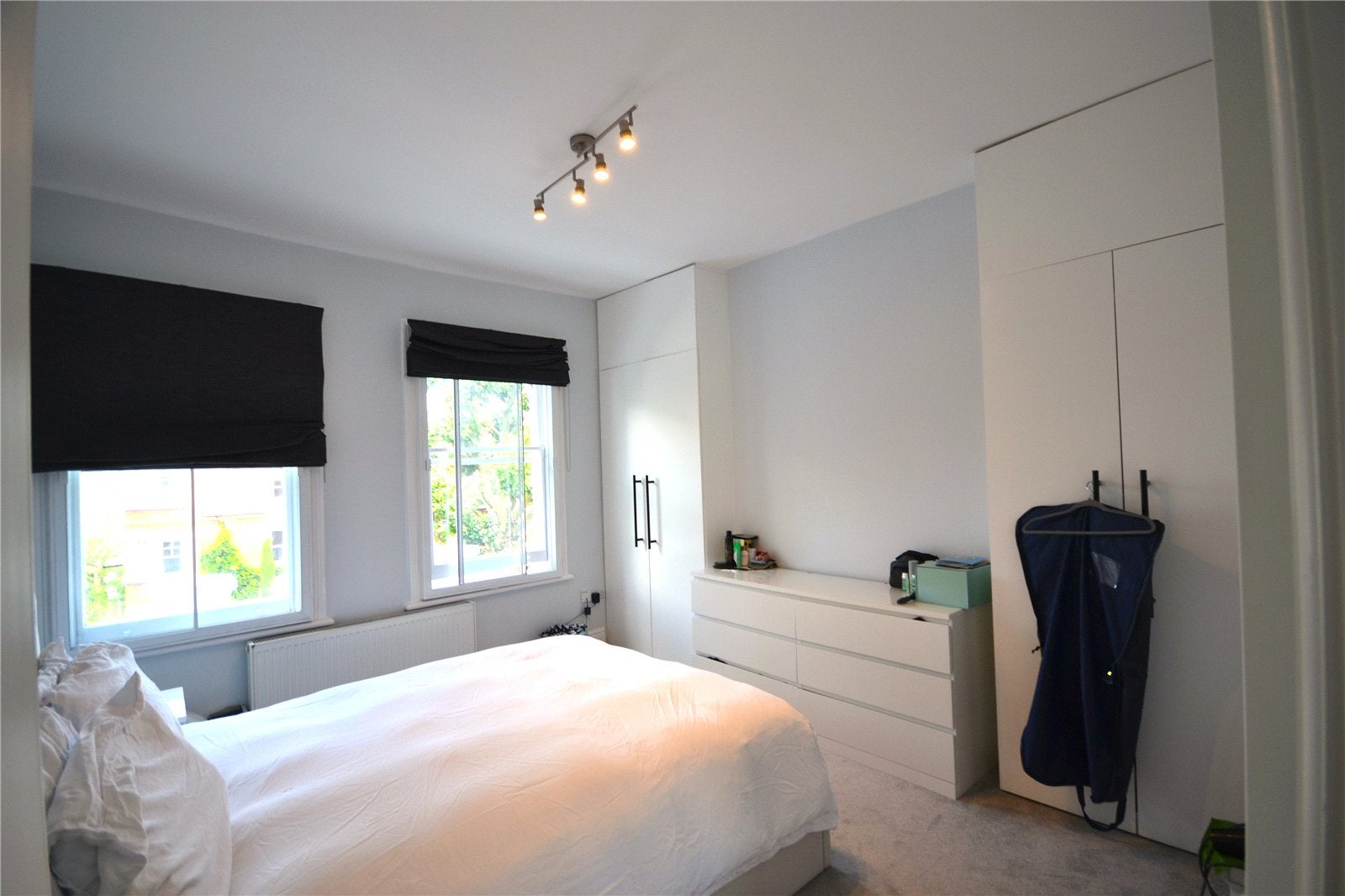 Flat Harvist Road in Greater London