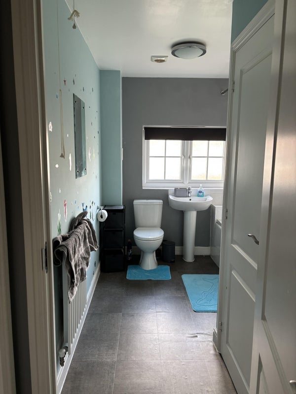 Room Mustoe Road in Bristol
