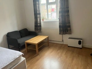 Room Lindley Street in Greater London