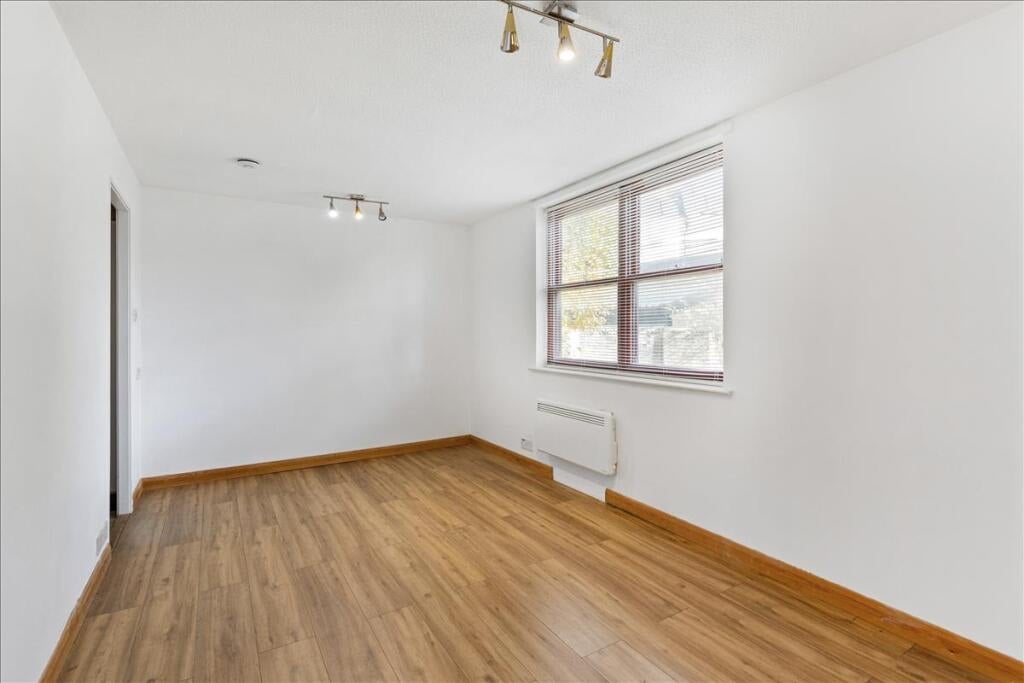 Flat Spencer Mews in Greater London