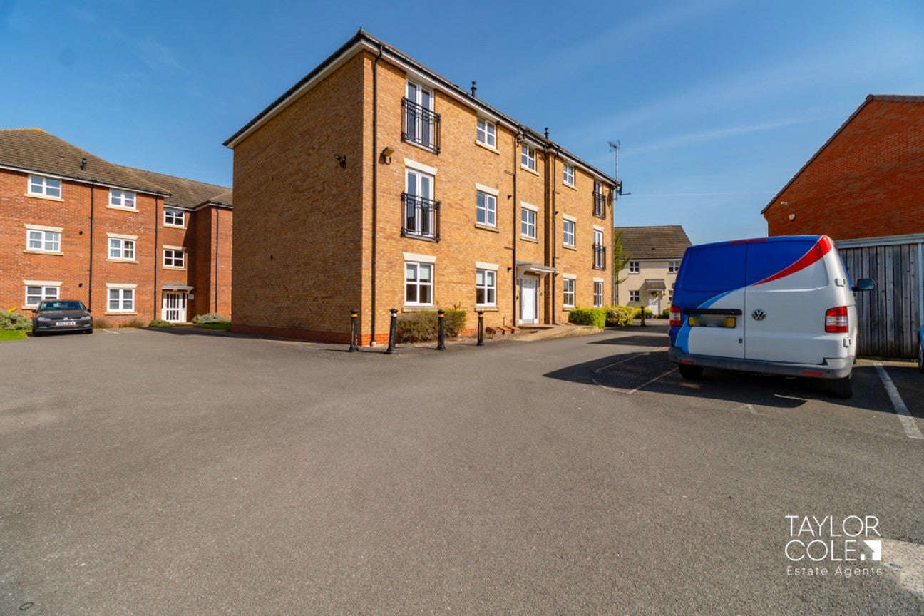 Flat Lyon Drive in Tamworth