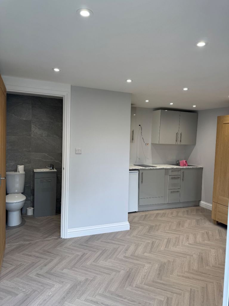 Flat Tudor Road in Borough of Spelthorne