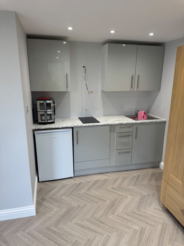 Flat Tudor Road in Borough of Spelthorne
