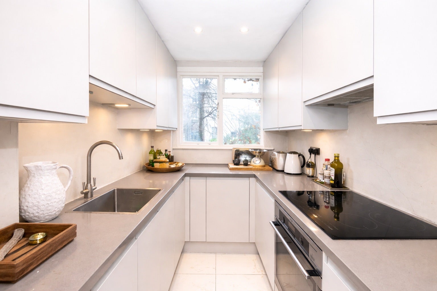 Flat Blenheim Crescent in Greater London