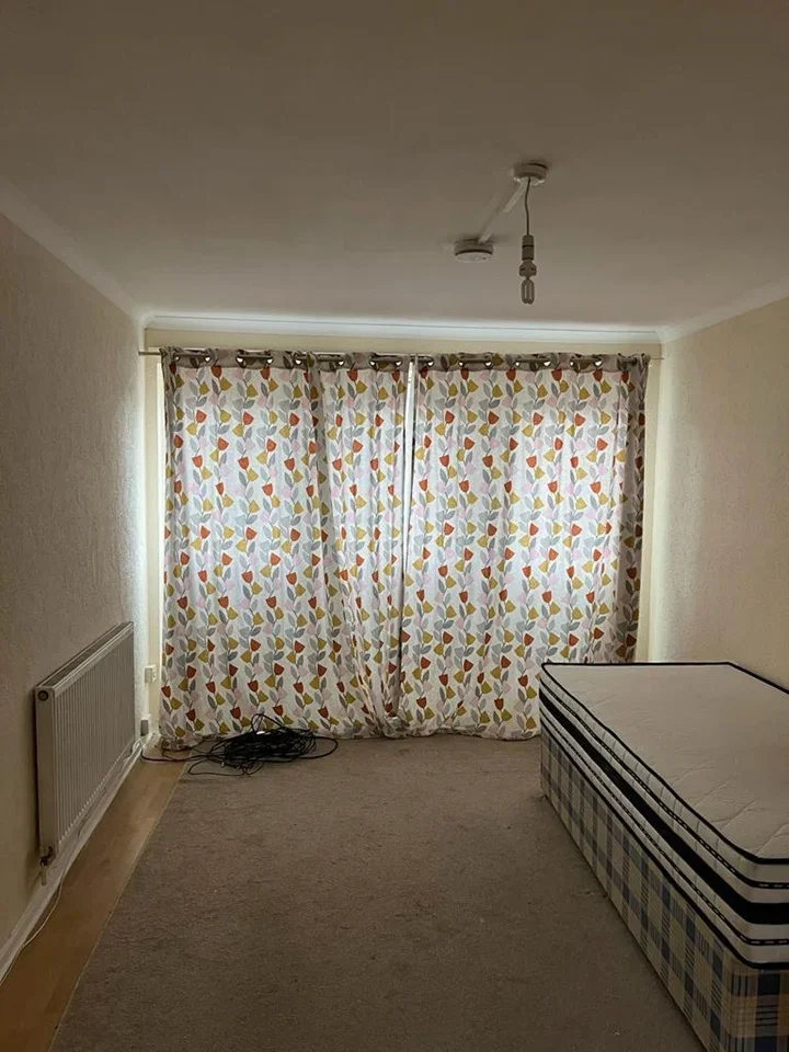 Flat Barking Road in Greater London