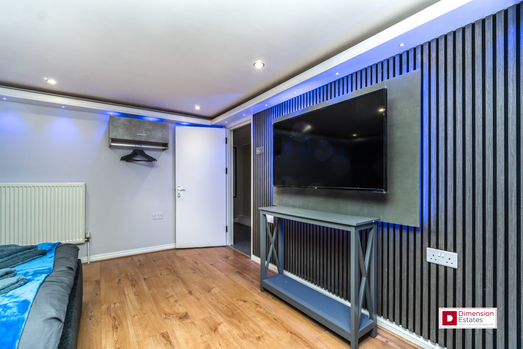 Flat Mildenhall Road in Greater London