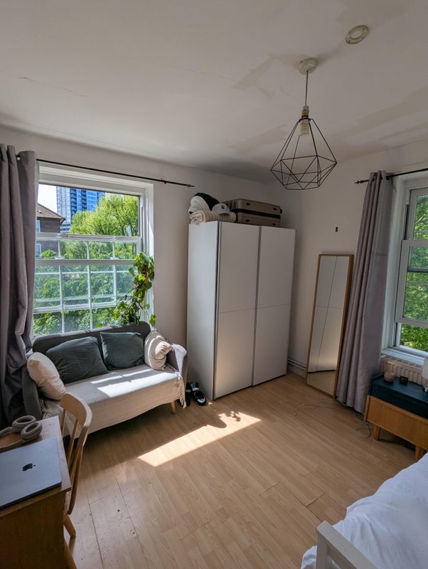 Room Falmouth Road in Greater London