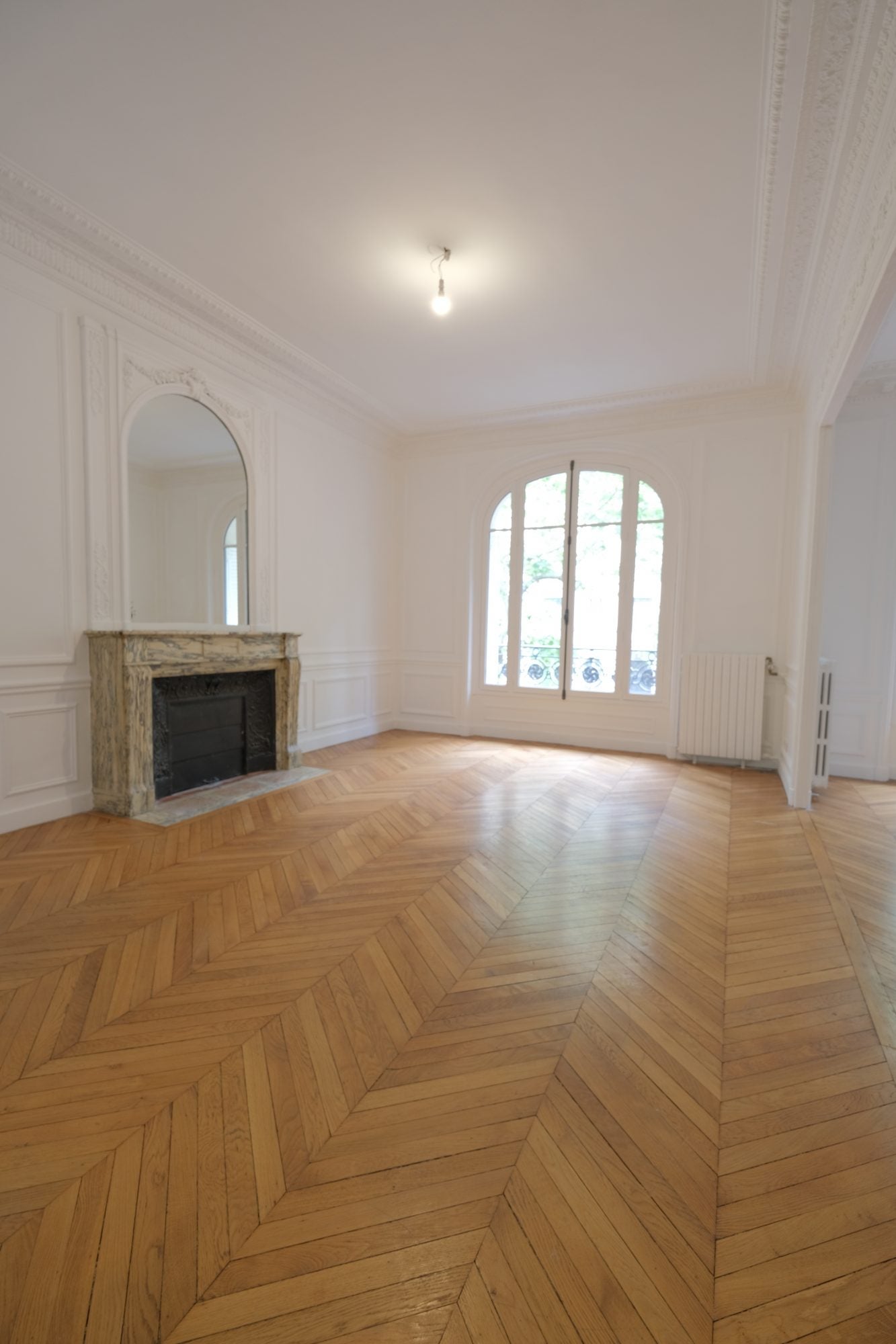 Flat Esplanade d'Arménie in Paris