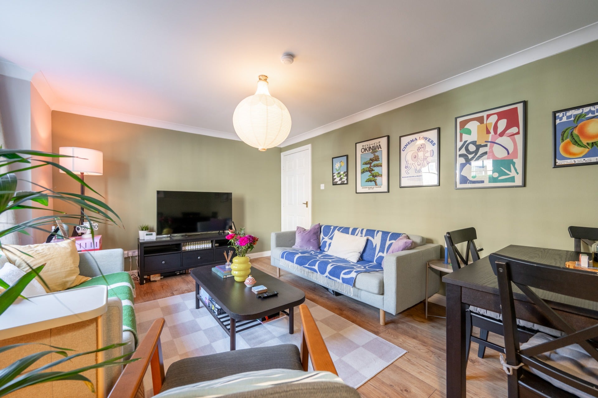 Flat Castlebrae Gardens in Glasgow