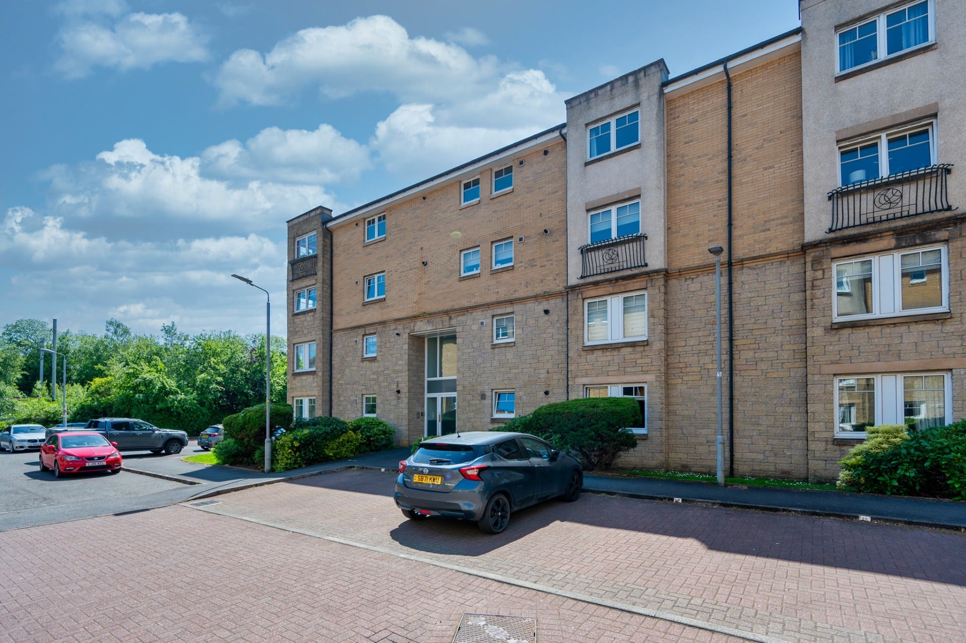 Flat Castlebrae Gardens in Glasgow