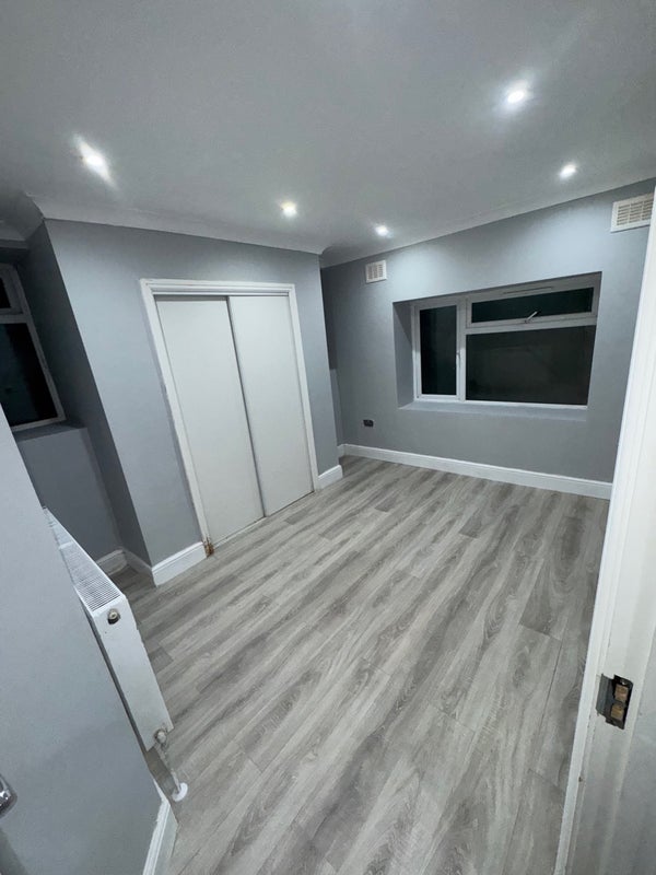 Room Woodside Green in Greater London