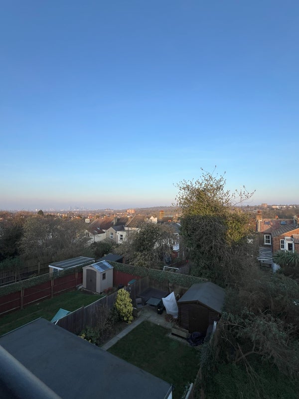 Room Grecian Crescent in Greater London