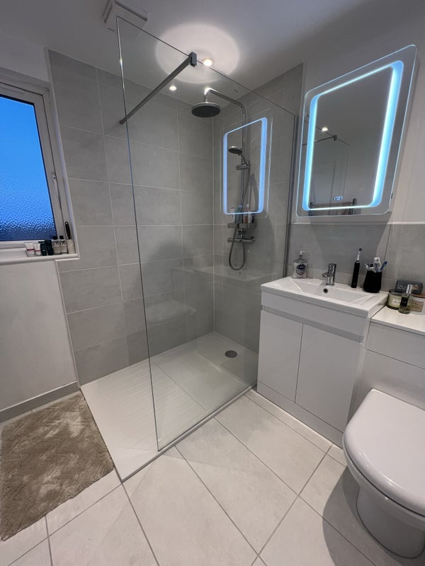 Room Grecian Crescent in Greater London