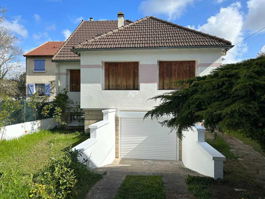 House Voie Verte des berges du Mesnil-le-Roi in Carrières-sous-Bois