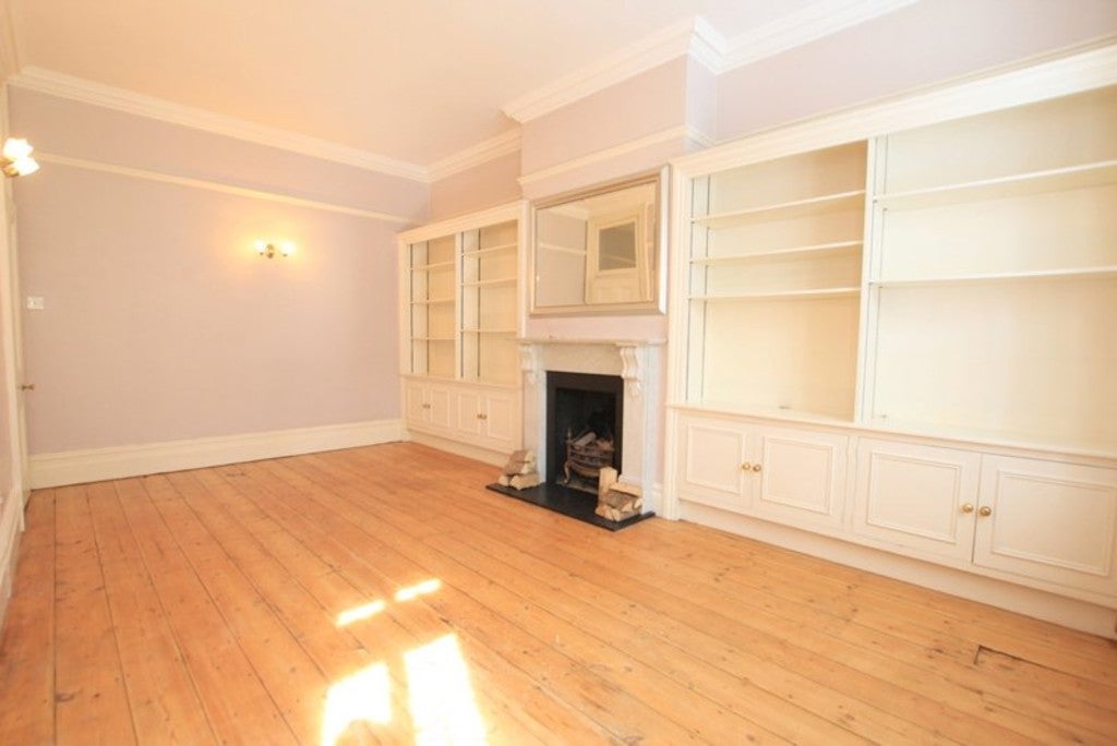 Flat Lower Richmond Road in Greater London