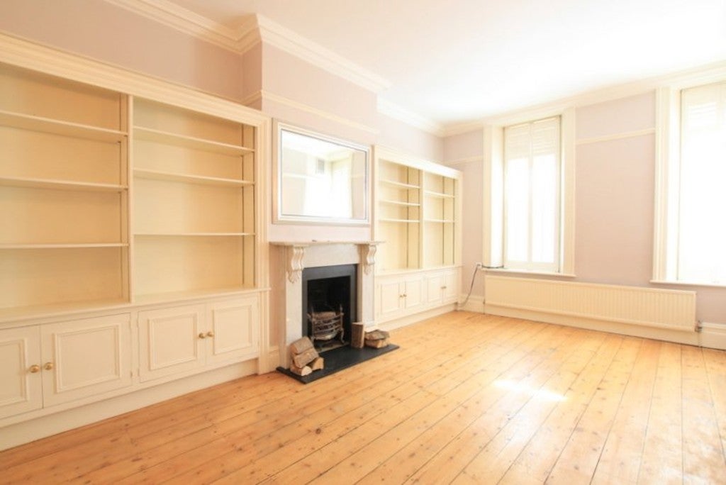 Flat Lower Richmond Road in Greater London