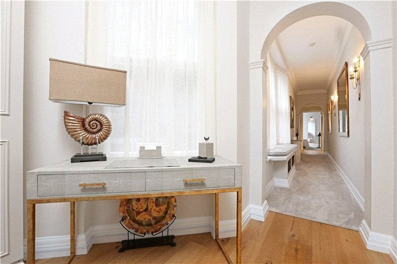 Flat Brompton Road in Greater London