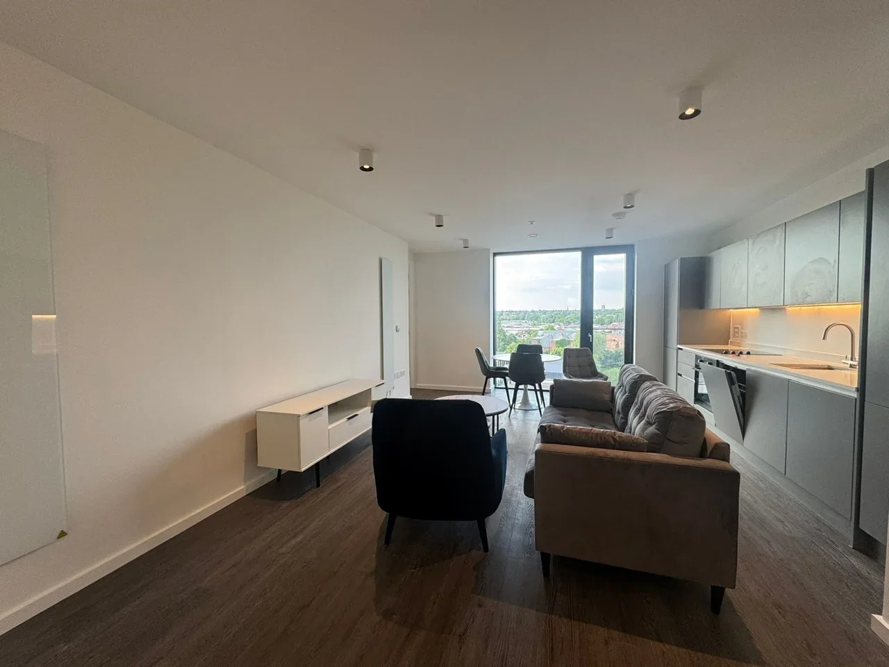 Flat Trinity Way in Salford