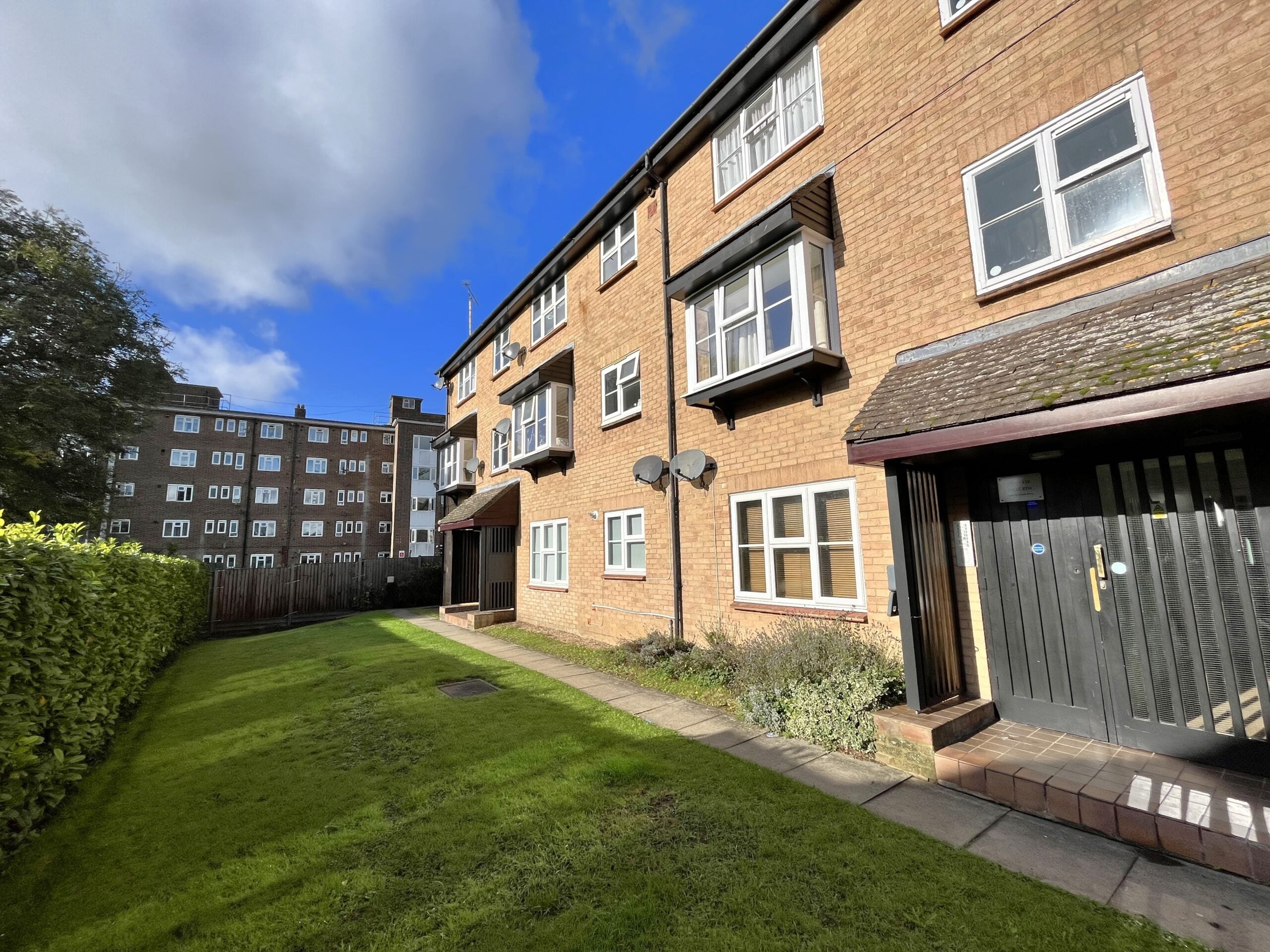 Flat Manor Road in Greater London