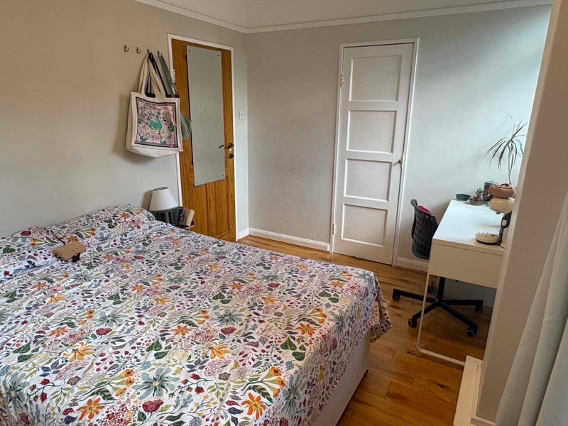 Room King Henry's Road in Greater London