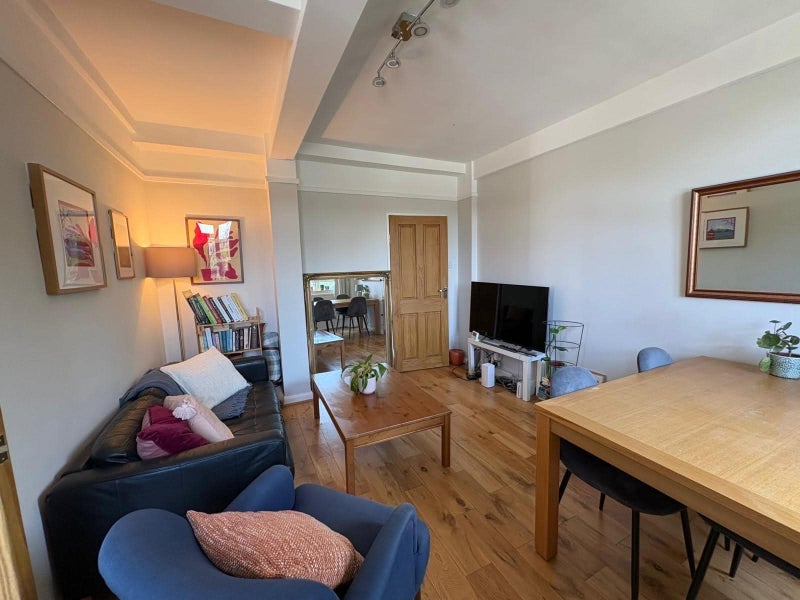 Room King Henry's Road in Greater London