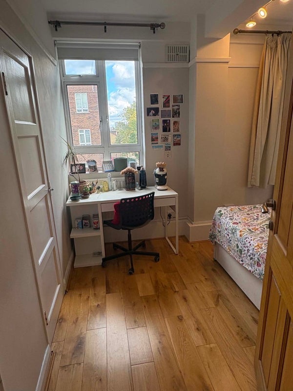 Room King Henry's Road in Greater London