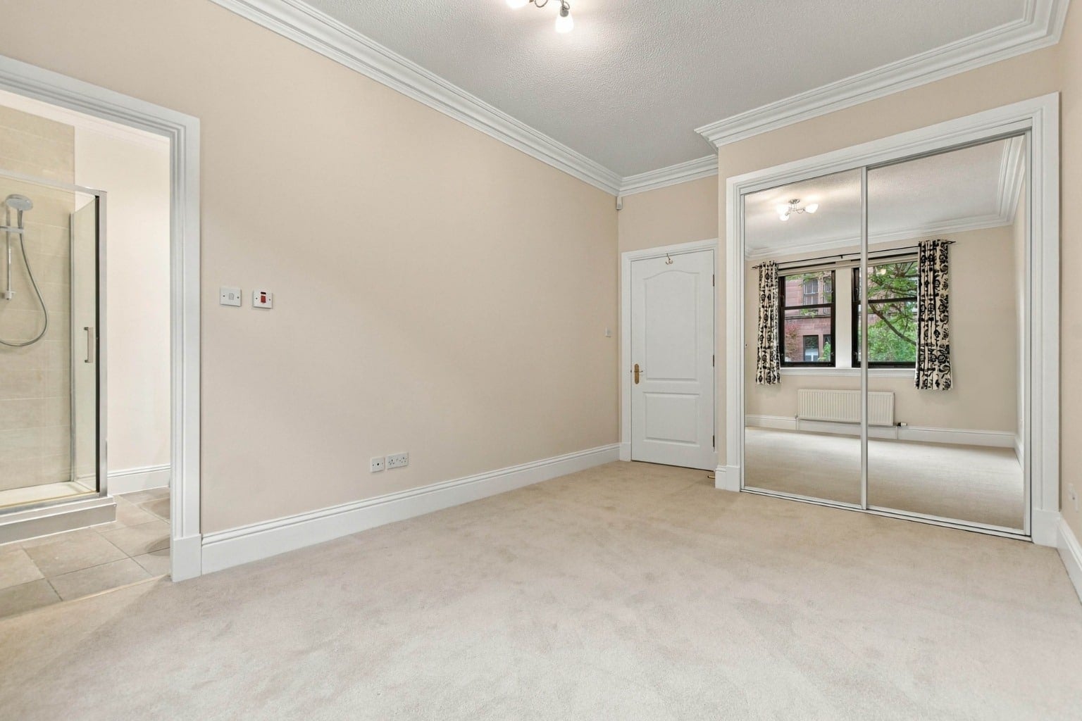 Flat Novar Drive in Glasgow