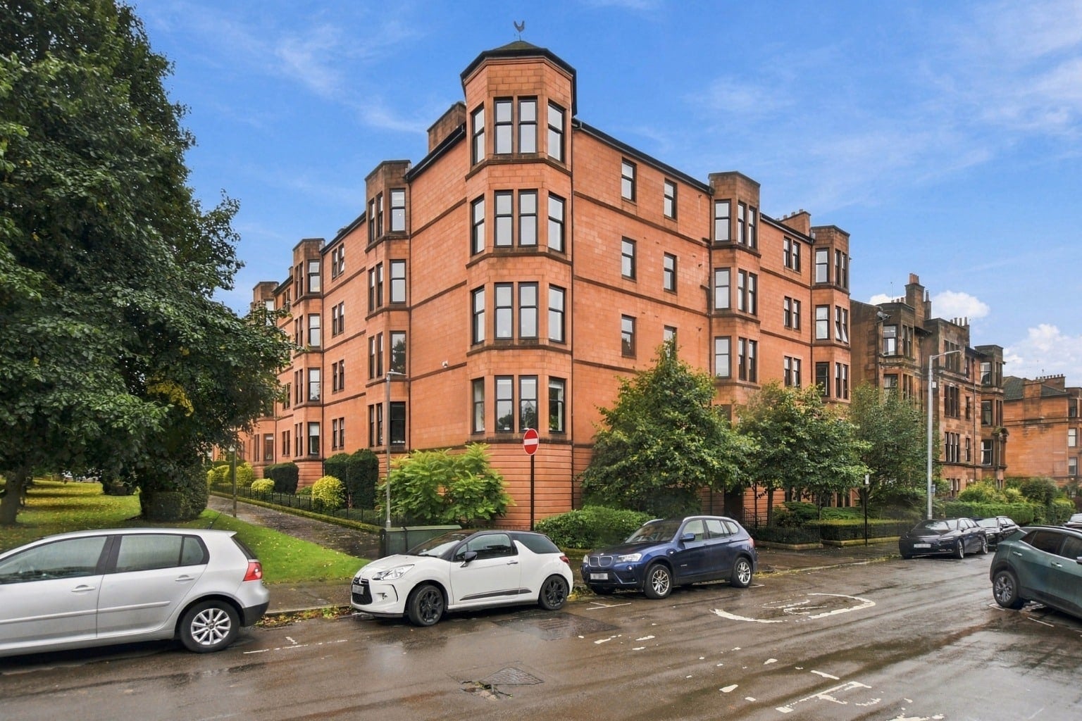 Flat Novar Drive in Glasgow