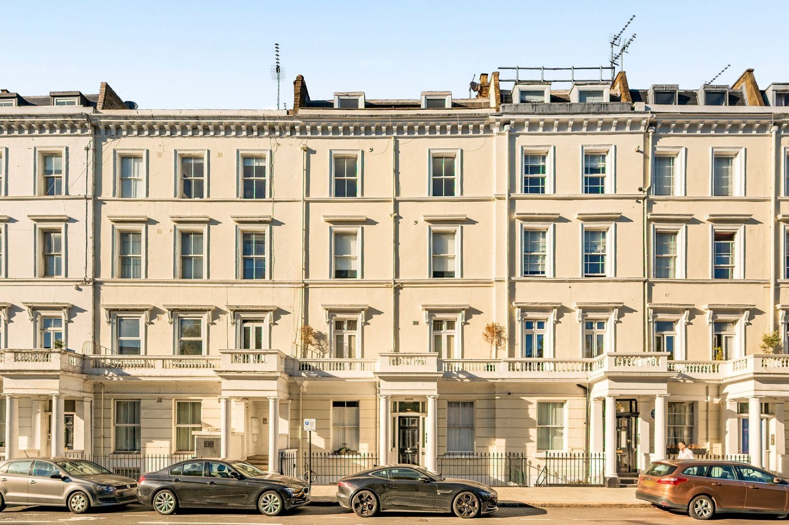 Flat Moreton Street in City of Westminster