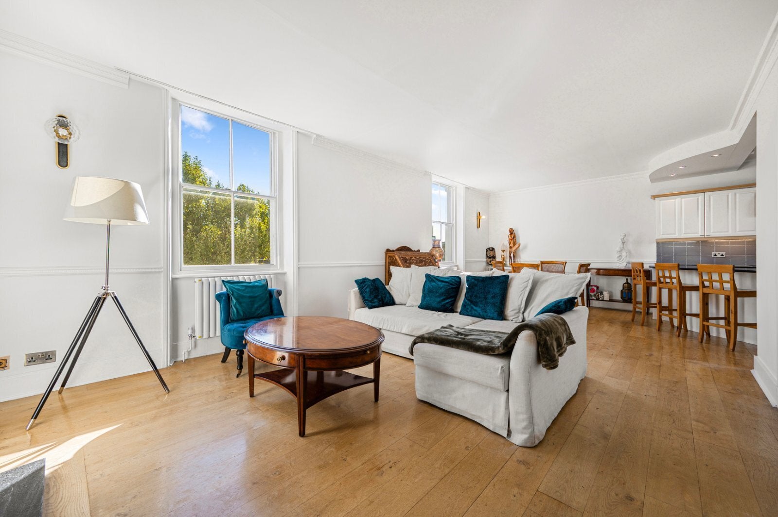 Flat Moreton Street in City of Westminster