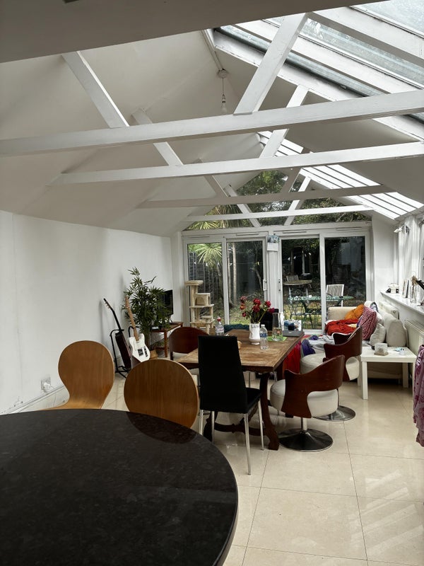 Room Stanley Road in Greater London