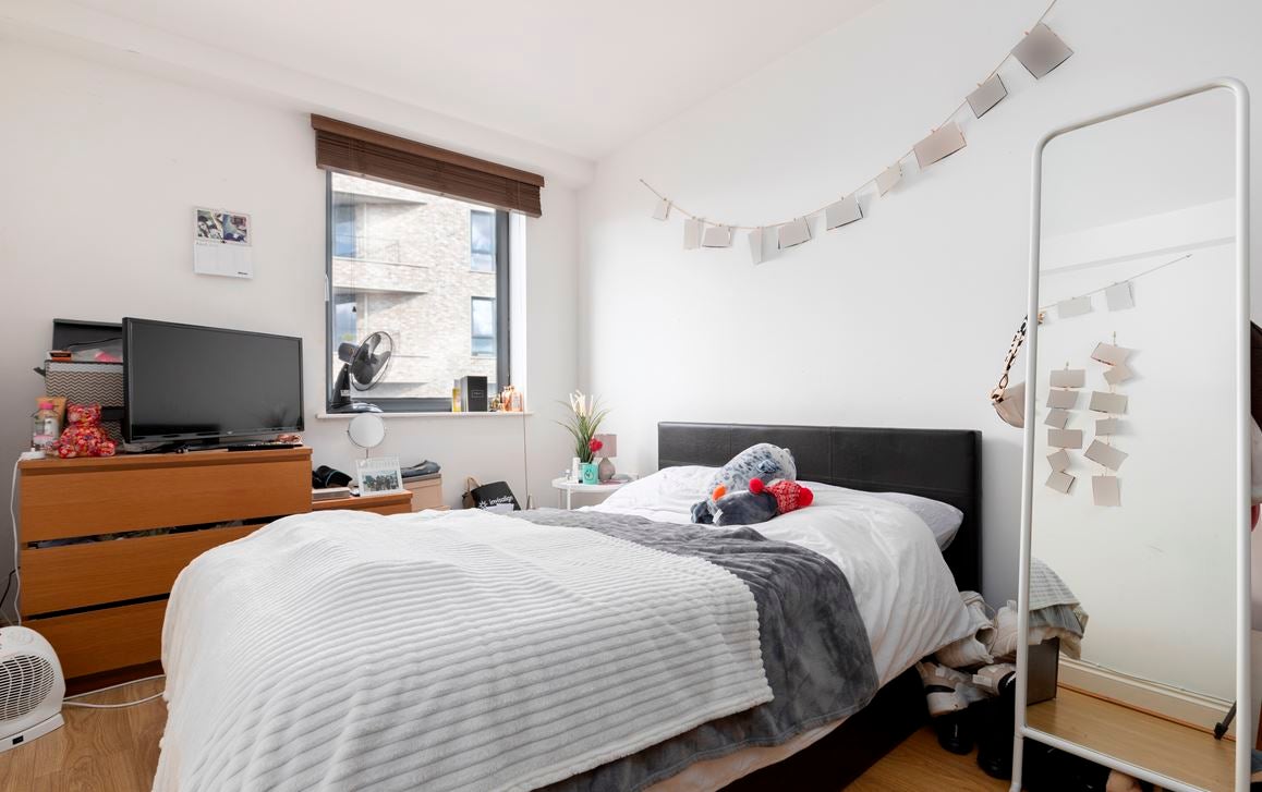 Flat Valentia Place in Greater London