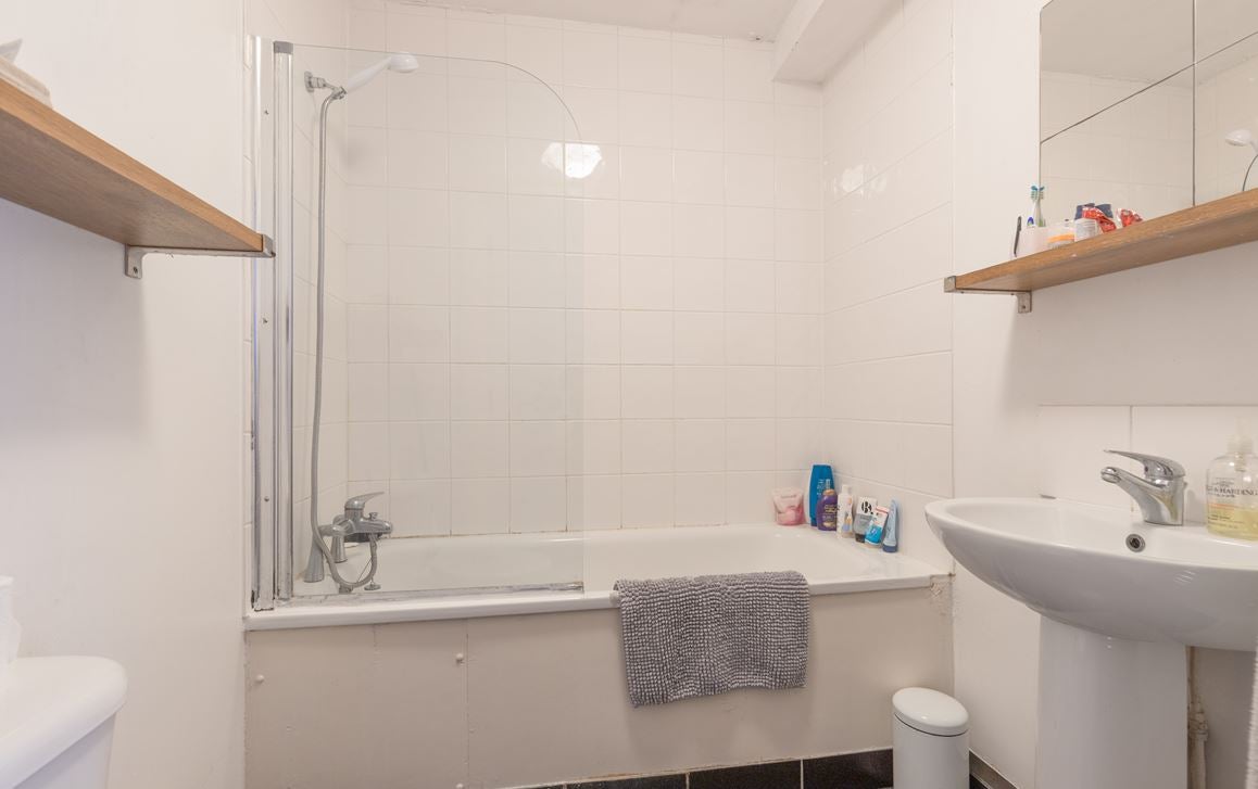 Flat Valentia Place in Greater London