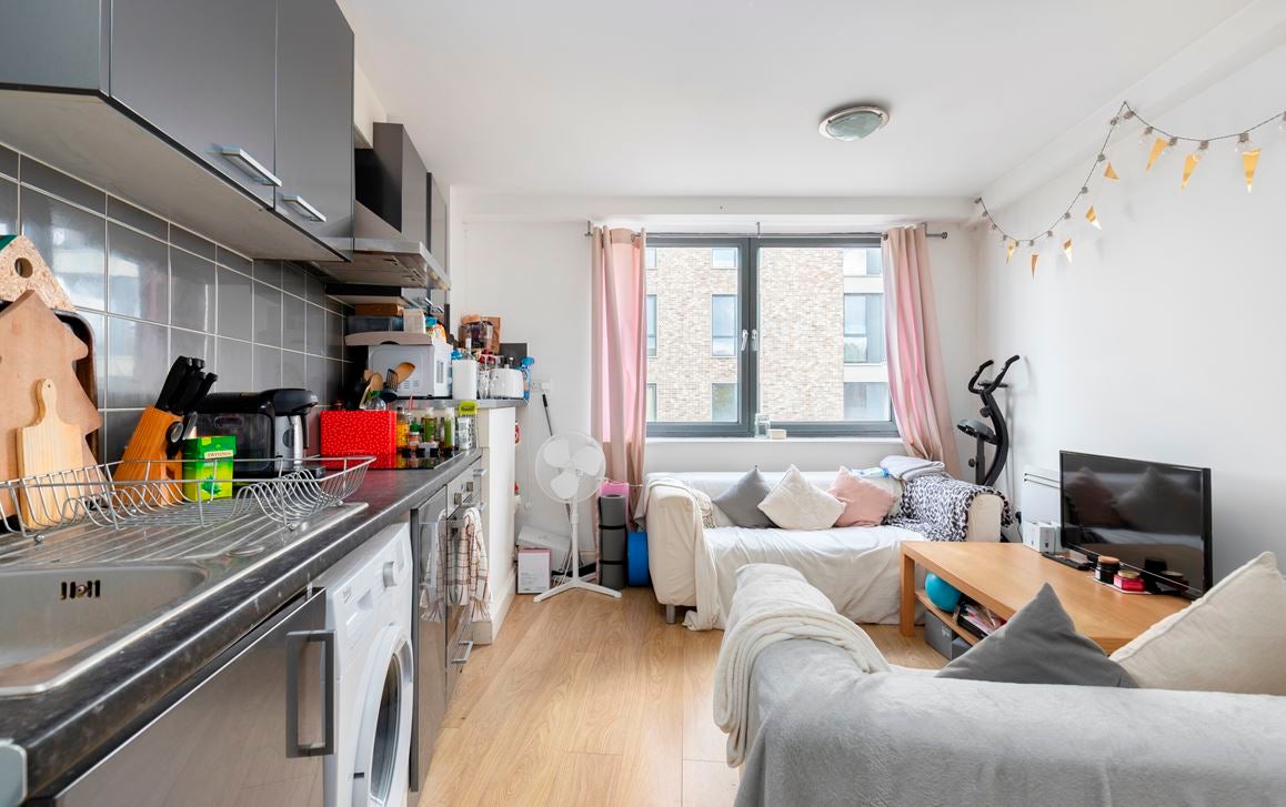 Flat Valentia Place in Greater London