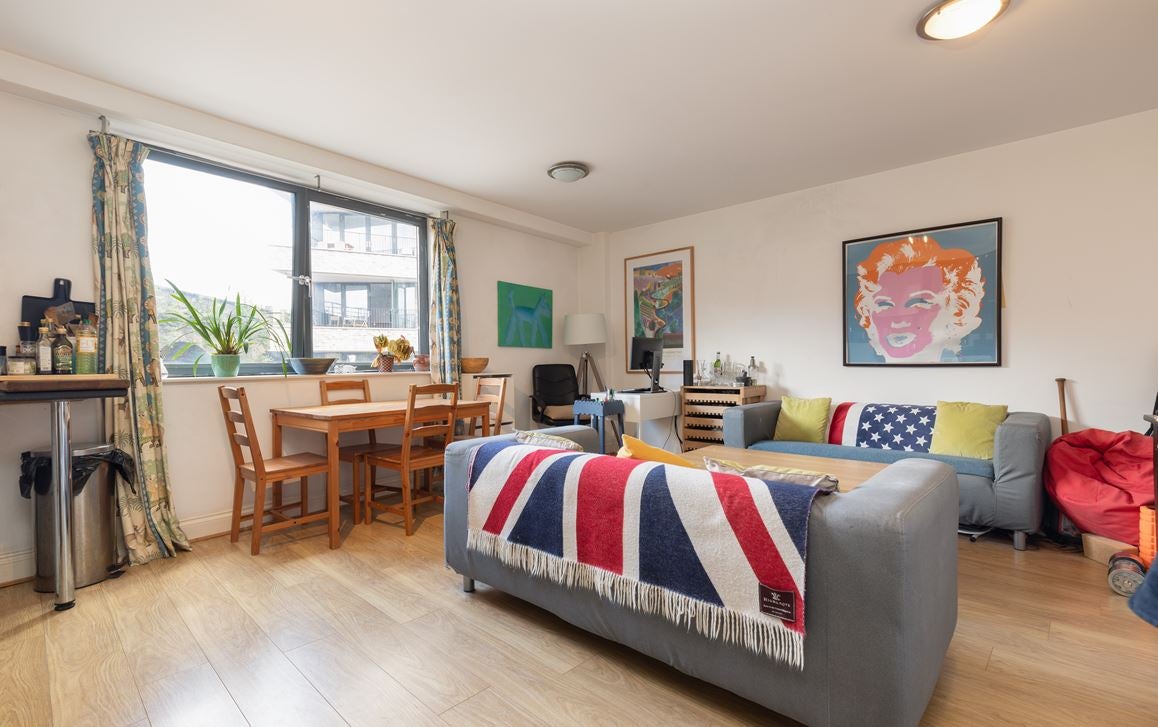 Flat Valentia Place in Greater London