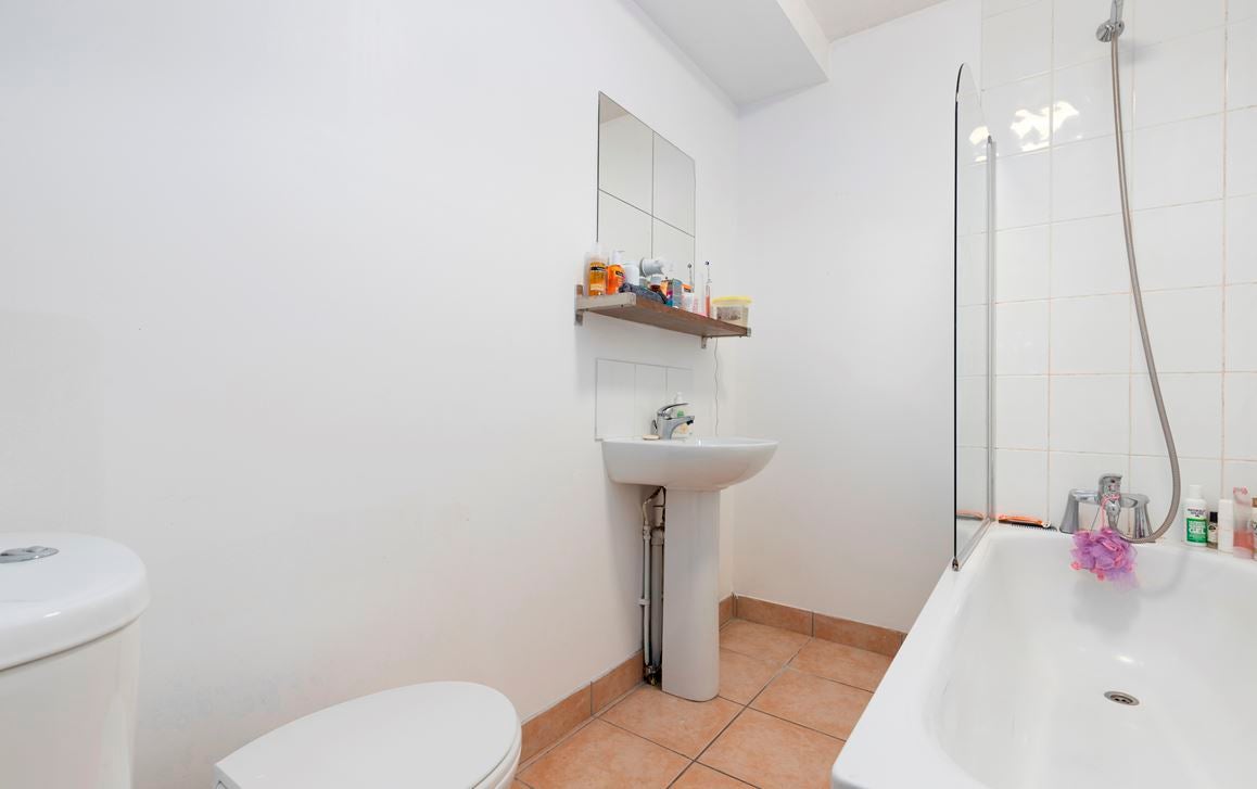 Flat Valentia Place in Greater London