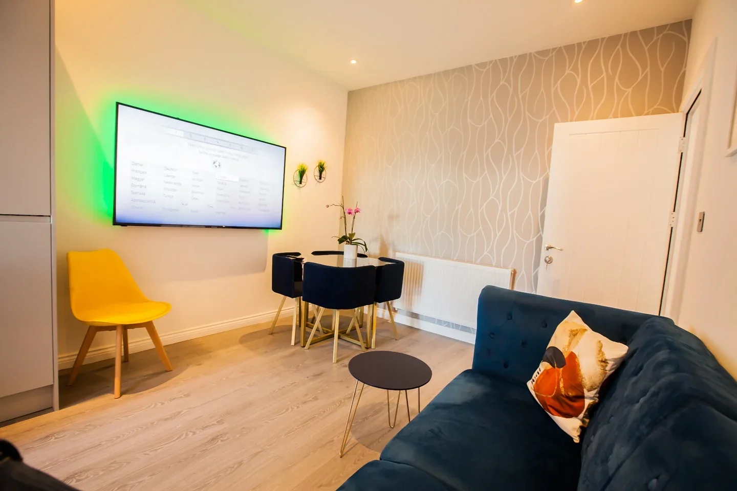 Room Caldbeck Avenue in Greater London