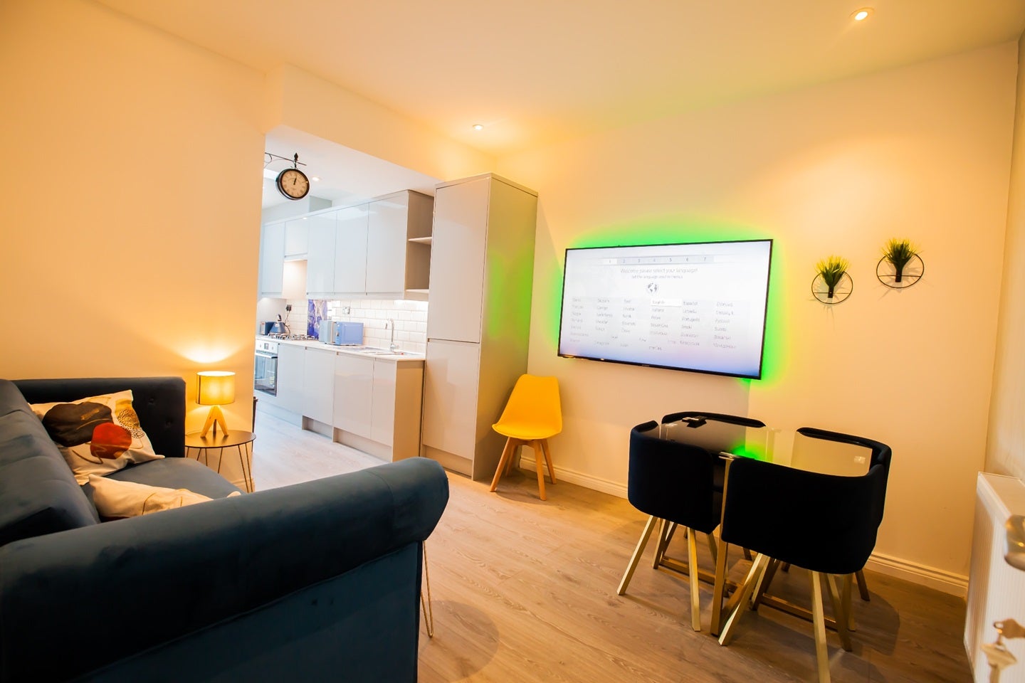 Room Caldbeck Avenue in Greater London