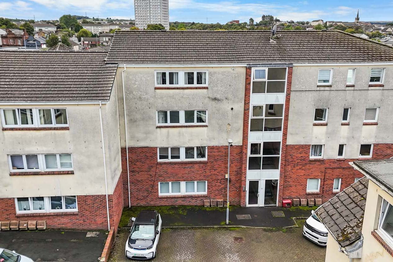 Flat Willowpark Court in Airdrie